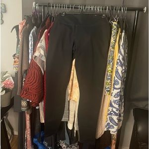 60. Fabletics NWT The Define Legging Size Medium